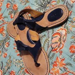 BORN b.o.c. Navy Leather Thong Flip Flop Sandals Size 8 / 40